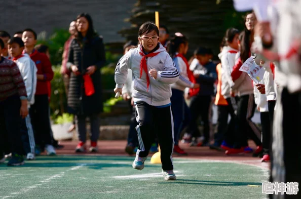 不小心看见六年级的小馒头，校园内举行趣味运动会，孩子们欢声笑语尽显童真魅力