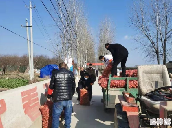 一小孩子喂女孩吃萝卜，现场竟发生意想不到的温暖瞬间，引发众人纷纷围观！