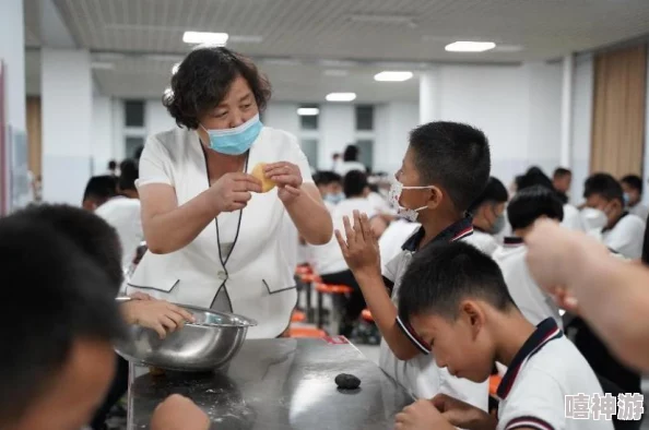 老师让我揉她胸摸下边，震惊全校的事件引发热议，家长和学生纷纷表示无法接受！